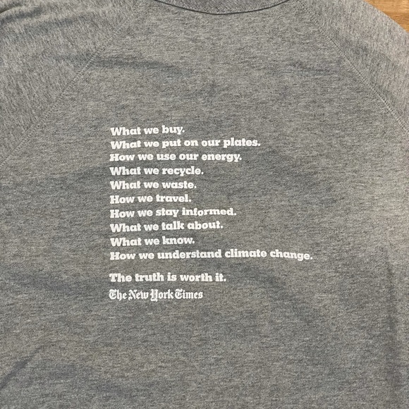 Everlane New York Times Sweatshirt - L - Picture 4 of 4